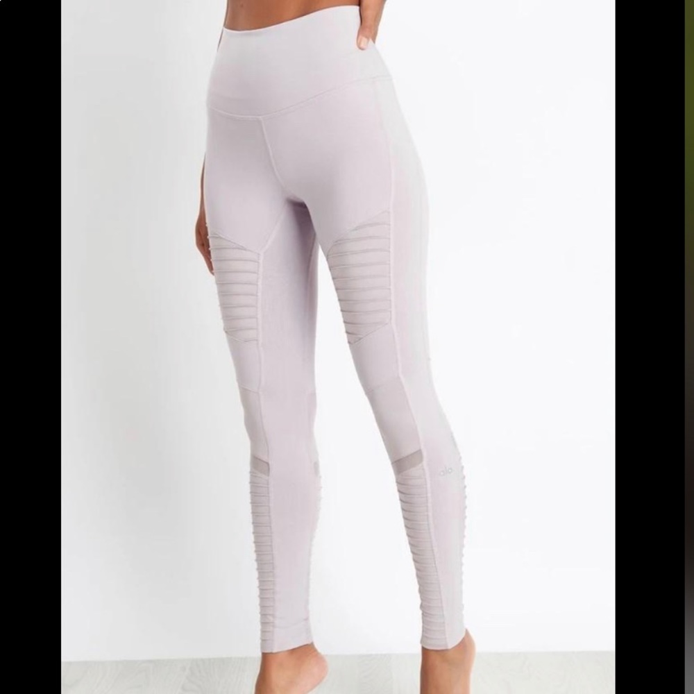 Alo Yoga lavender cloud leggings